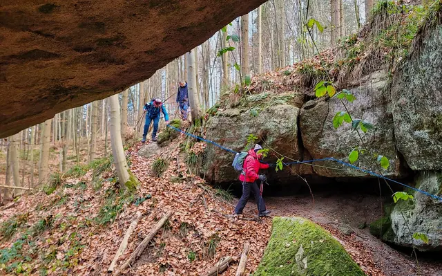 Abenteuerliche Kletterpartie zum "Hohlen Stein". | Foto: Isolde Reitz