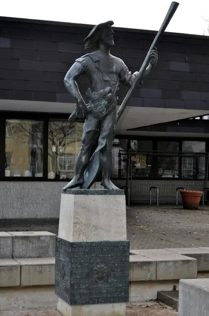 Böckinger Seeräuber. 1333 wurde der Neckar so geleitet, dass ein See entstand. Der See war königlich Hohheitsgebiet und man durfte dort nich fischen. Die Böckinger taten es dennoch und gekamen deswegen den Spitznamen Seeräuber. | Foto: Daniela Somers