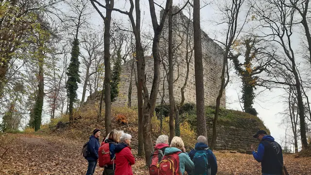 Die eindrucksvolle Schildmauer der Burg | Foto: Eduard Muckle