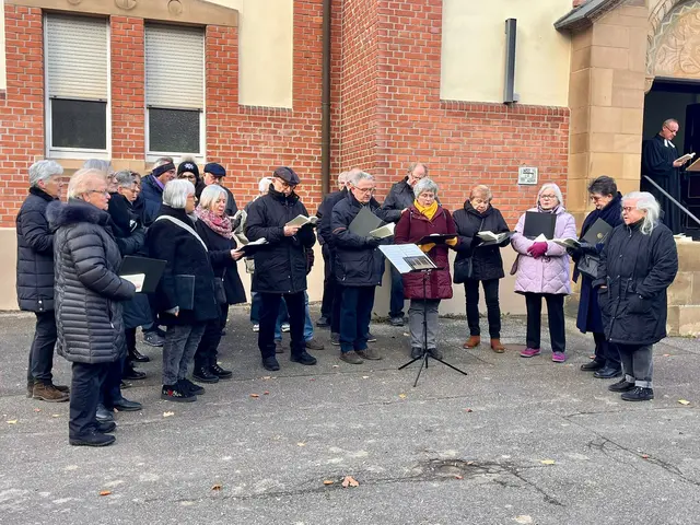 Aktiv Chor an der Aussegnungshalle | Foto: Privat 