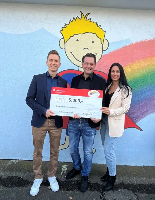 Bild: von links: Jonas Banar, Marc und Irene Marbach  | Foto: Quelle: Stiftung