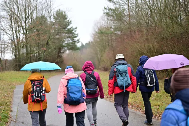 Zum Schluß mussten noch die Regenschirme herausgeholt werden. | Foto: Michael Harmsen