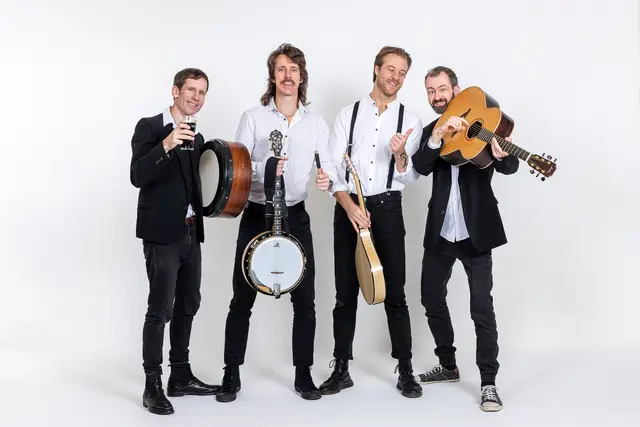 The Led Farmers kommen als vierköpfige Folkband mit irischen und schweizer Musikern. Einen Teil ihres Repertoires entleihen sie bei The Dubliners, Planxty oder The Pogues.  | Foto: privat