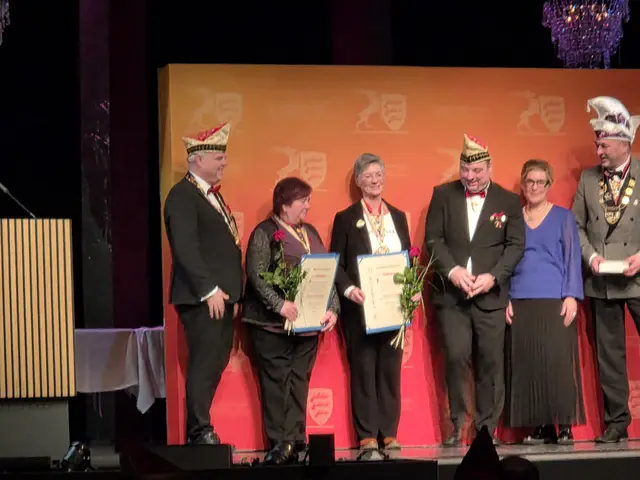 v.l. Steffen May; Conny Kaufmann; Regina Raible; Ronald Witt; Bürgermeisterin Heike Schokatz; Hans Peter Bechtold | Foto: privat