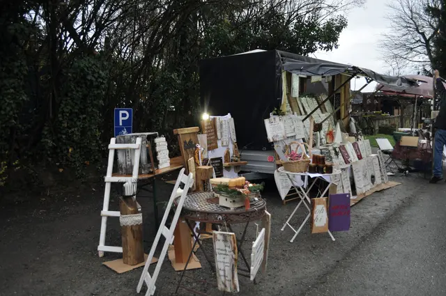 Der erste Stand ist schon kurz nach dem Parkplatz aufgebaut. | Foto: Daniela Somers