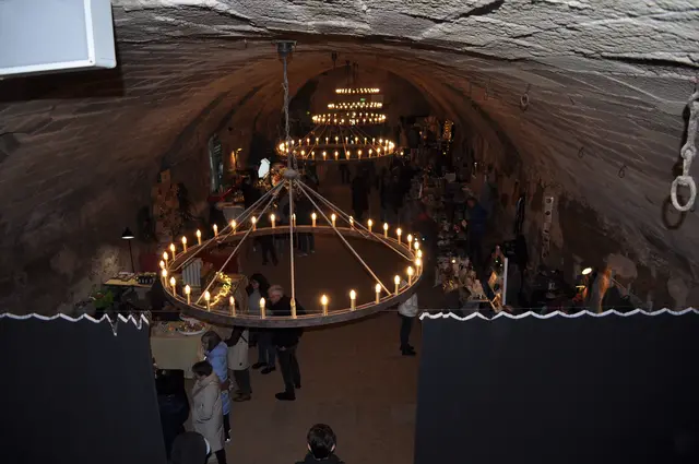 Auch im Gewölbekeller sind viele Stände zu entdecken. | Foto: Daniela Somers