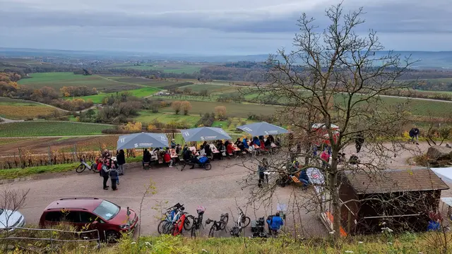 Viele Besucher auf dem Zweifelberg | Foto: MVG