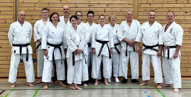 Die Teilnehmer des Karatevereins Eppingen beim Prüferlehrgang in Schwaigern: (v.l.) Alfred Keller, Patrick Pruschwitz, Etelka Richarz, Jens Haar, Helen Heil, Marie-Luise Häcker, Johannes Geng, Alisa Bregler, Angelika Autenrieth, Jürgen Antritter, Prüferreferent Klaus Hertnagel, Dojoleiter Matthias Schäfer | Foto: Karateverein Eppingen