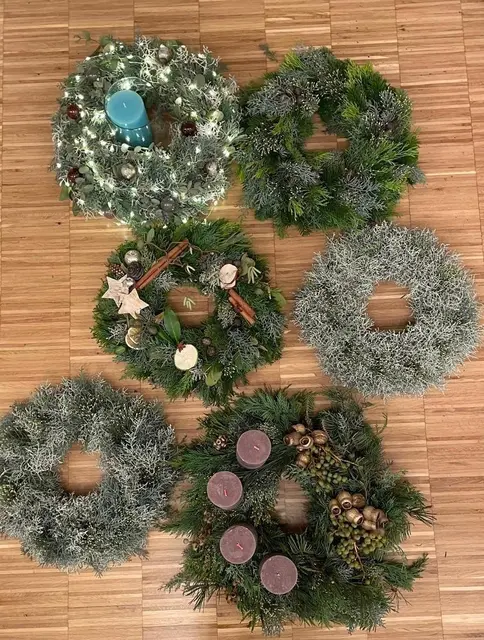 Fertige Adventskränze der Cleebronner LandFrauen | Foto: Privat 