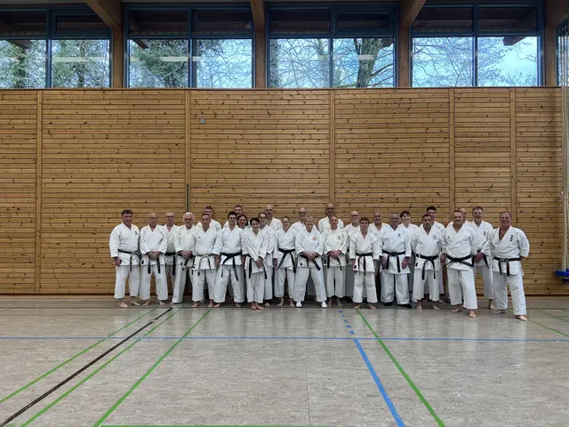 Die Teilnehmer beim Prüferlehrgang mit Klaus Hertnagel in Schwigern | Foto: Karateverein Eppingen