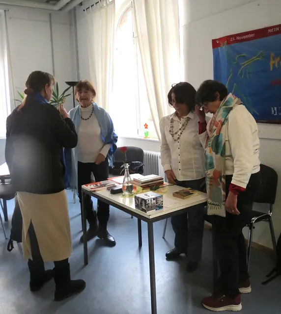 anschließend Nachfragen und Diskussion mit Maria Daver (2. von links) | Foto: FrauenRäume