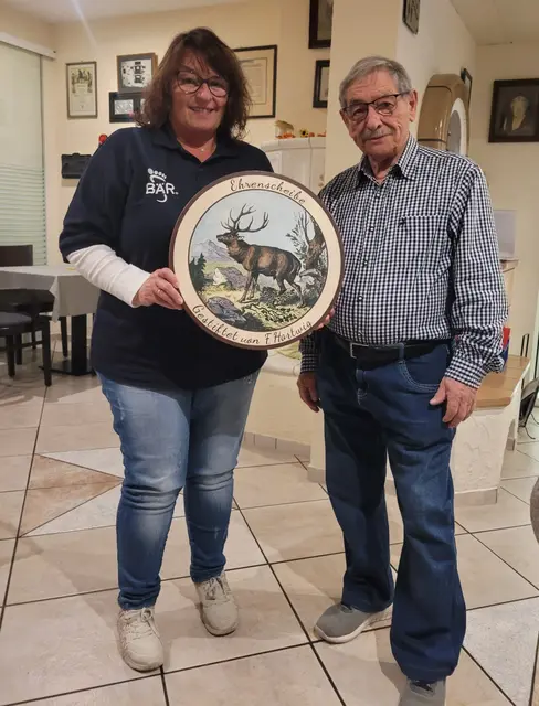 von li.: Gewinnerin der Ehrenscheibe: Heike Donges, Günter Meyle | Foto: Heike Donges