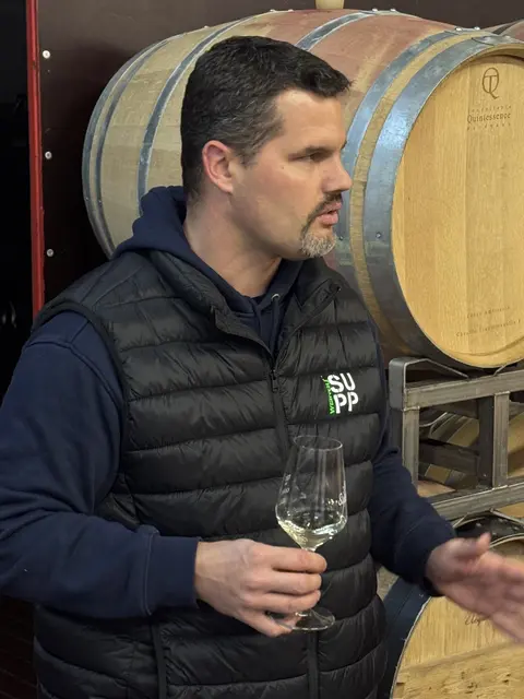 Der Chef stellt sein Weingut vor | Foto: Uwe Grobshäuser