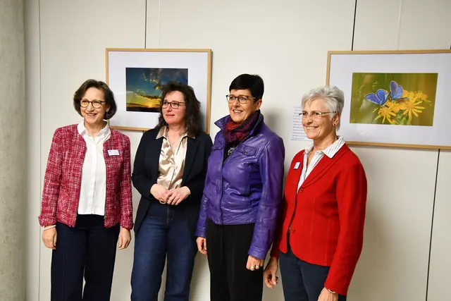 Von links: Jutta Koster, Sonja Burk-Schollenberger (Vertreterin von Frau Hettler-Wiedermann), Maren Hettler-Wiedemann, Michaela Weinreuter (Mitglied im Beirat des Hospizdienstes) | Foto: Jutta Koster