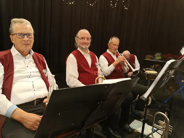 Der Trompetensatz gibt dem Orchester seinen mitreißenden strahlenden Glanz.
(Michael Jaszkowski, Sandor Odor und Albert Röck v.r.n.l.)
 | Foto: privat