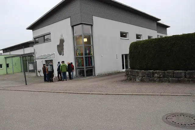 Beginn der Wanderung am Bürgerzentrum in Berlichingen | Foto: Marga Specht