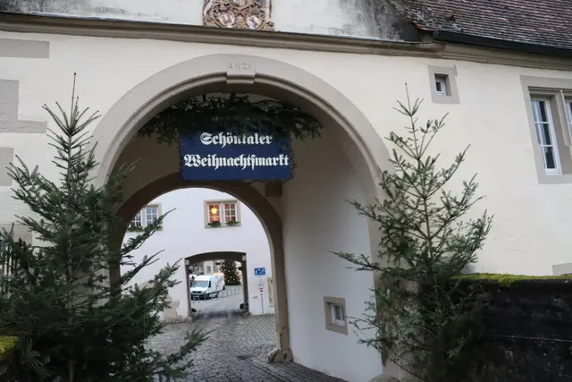 Eingang zum Weihnachtsmarkt im Kloster Schöntal | Foto: Marga Specht