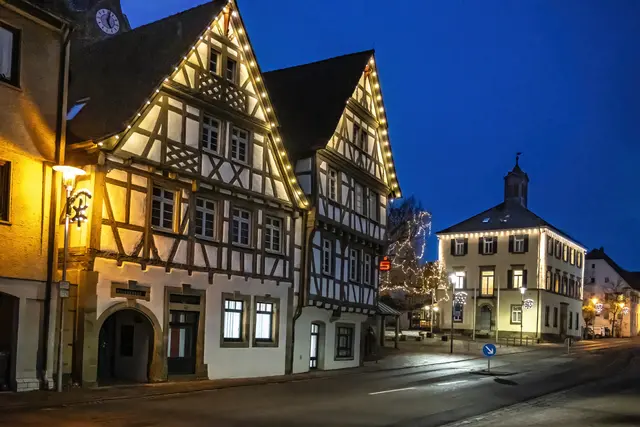 Blick zum Marktplatz und Römermuseum (altes Rathaus) | Foto: ehw