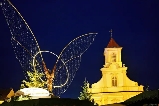 kath. Kirche mit Engel | Foto: Ulrich Seidel