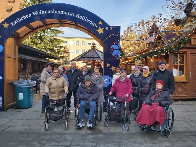 Mehr als Schupfnudeln: Die Gäste der Heilbronner ASB-Tagespflege zu Besuch auf dem Heilbronner Weihnachtsmarkt. | Foto: ASB Region Heilbronn-Franken