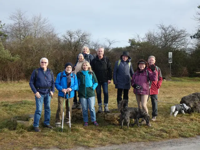 Was für ein Glück! Die Sonne scheint und begrüßt die Wanderer zu ihrer Dezember-Tour.  | Foto: sigischlottke