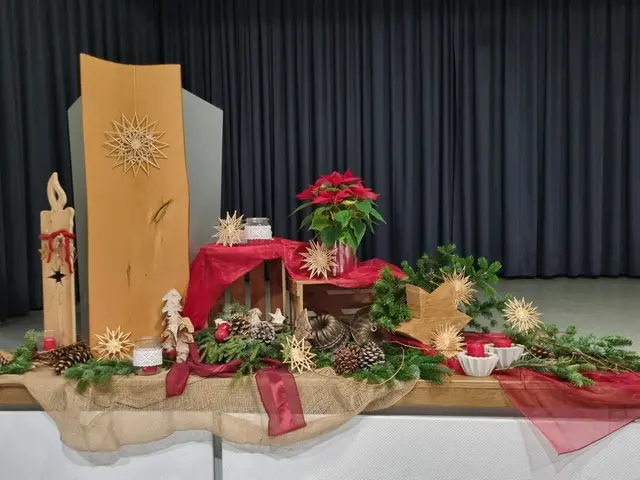 Bei der Adventsfeier der Apis Brackenheim wurde das Gemeindehaus schön dekoriert. | Foto: Jochen Baral