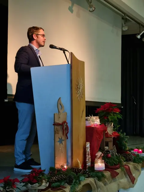 Stefan Kuhn, Geschäftsführer von Aktion Hoffnungsland und Mitglied im Gemeinschaftsrat der Apis, ermutigte in seiner Predigt über „Hoffnungsvolle Erwartung“, Gott zu vertrauen, der uns in Jesus die lebendige Hoffnung schenkt. | Foto: Jochen Baral