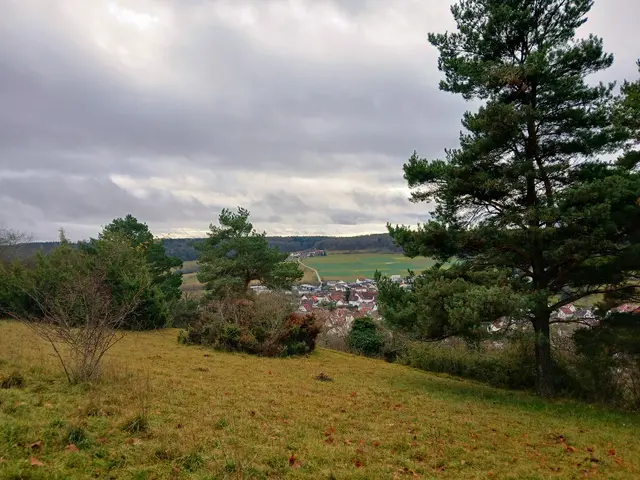 Immer wieder bieten sich tolle Ausblicke auf die Dörfer ringsum.   | Foto: sigischlottke