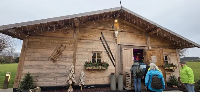 Hereinspaziert in die urige Alm-Hütte! | Foto: privat Sibylle Tröber