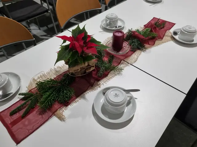 Wieder waren die Tische bei der Abventsfeier der Apis in Brackenheim schön dekoriert. | Foto: Jochen Baral