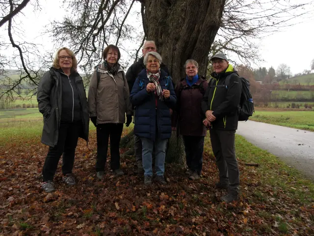 Bereits am 26. November hatte Waltraud Staps die 500 gemeinsamen Kilometer mit der Gruppe erwandert. Dafür gab es eine kleine Auszeichnung für den Rucksack. | Foto: WandernGabyErich