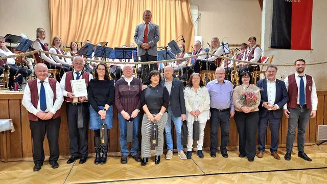 Ehrungen beim Jahreskonzert des MV Cleebronn 2025 | Foto: Rosemarie Seyb