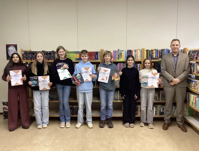 Der Vorlesewettbewerb an der Helmbundschule mit ihren Gewinnerinnen und Gewinnern | Foto: HBS