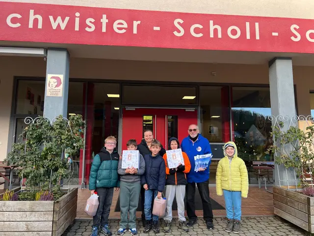 Die glücklichen Kinder und Betreuer die vom Skiclub Forchtenberg überrascht wurden. Gunter Schmetzer hat die Spende übergeben | Foto: privat: G.Schmetzer