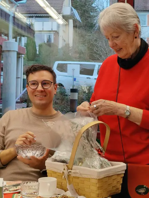 Herr Tobias Nolden und Frau Hella Dieckmann bei der Verlosung | Foto: Petra Kreiser