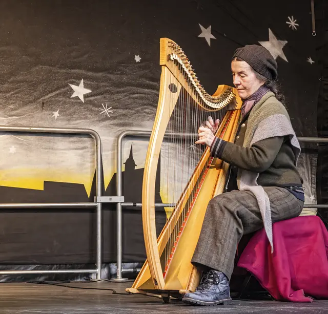 Monica von Silberschatten - Magische Musik mit keltischer Harfe | Foto: ehw