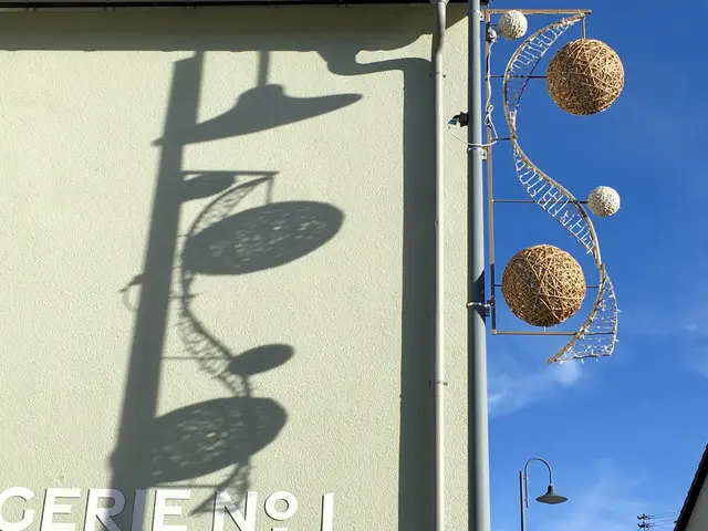 Weihnachtsschmuck an den Häusern | Foto: ED