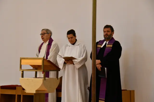 Von links: Pfarrer i.R. Alois Schenk-Ziegler, Pastoralreferentin Tamara Beck, Pfarrer Ralf Rohrbach-Koop | Foto: Jutta Koster