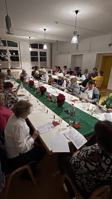 Die Cleebronner LandFrauen beim Weihnachtslieder singen  | Foto: Privat