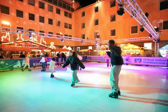 Eisbahn im Rathausinnenhof | Foto: Ulrich Seidel
