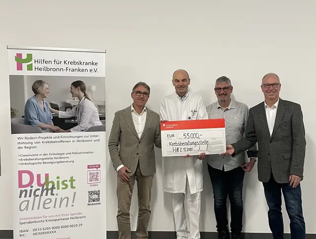 v.l.n.r. Bernhard Steck (Vorstand der Arnfried und Hannelore Meyer-Stiftung), Prof. Dr. Martens (1. Vorsitzender der Stiftung "Hilfen für Krebskranke" und Direktor der Onkologie im Klinikum am Gesundbrunnen Heilbronn), Markus Otten (2. Vorsitzender der Stiftung "Hilfen für Krebskranke"), Thomas Riek (Vorstand der Arnfried und Hannelore Meyer-Stiftung) | Foto: Hilfen für Krebskranke