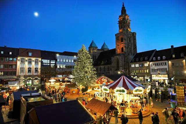 Stände auf dem Marktplatz mit Kilianskirche | Foto: Ulrich Seidel