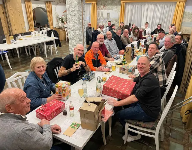 Die Erwachsenen kurz vor dem Start zum Schrottwichteln | Foto: Karateverein Eppingen