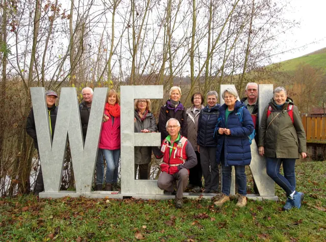 Die Buchstaben verführen zu einem Gruppenbild | Foto: WandernGabyErich