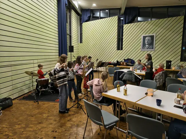 Das Schülerorchester sorgt für weihnachtliche Stimmung | Foto: Stefan Seiz