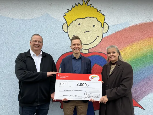 Bild: von links: Marcus Schmiedel, Jonas Banar und Sabine Schmiedel | Foto: Quelle: Stiftung