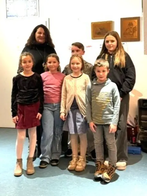 Ausbilderin Karin Hönnige und die Akkordeonschüler  | Foto: Karin Hönnige 