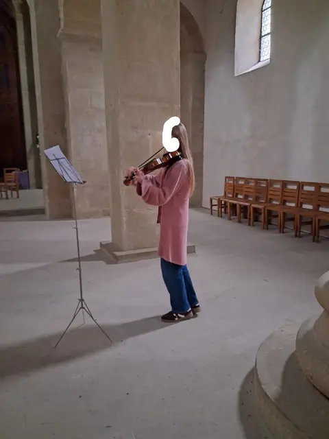 Eine junge Frau macht Musik in einer unglaublichen Akustik | Foto: Albverein Weinsberg