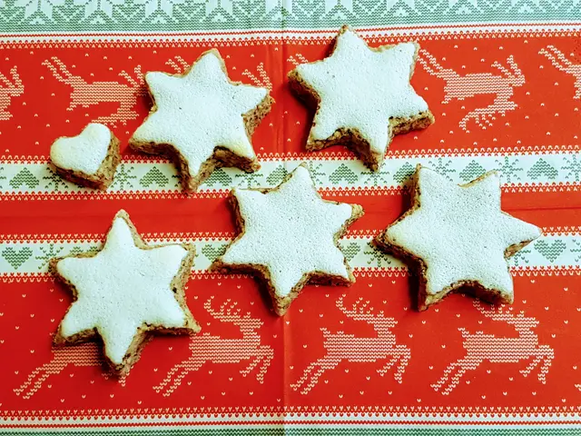 Manche haben Scheu davor, Zimtsterne zu backen. Angelika Di Girolamo gibt Tipps, damit sie garantiert gelingen.  | Foto: Angelika Di Girolamo