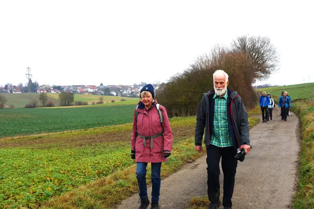 An den Konradshöfen vorbei mit Blick nach Kirchhausen. | Foto: Isolde Reitz